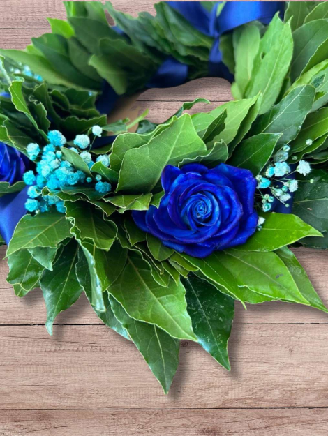 Corona di alloro con rose blu