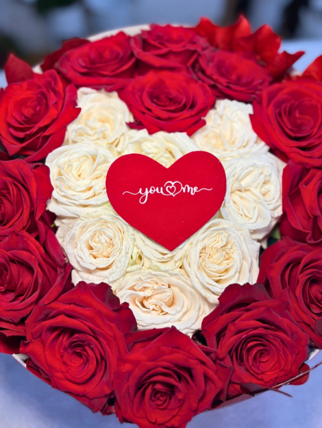 Rose rosse e bianche