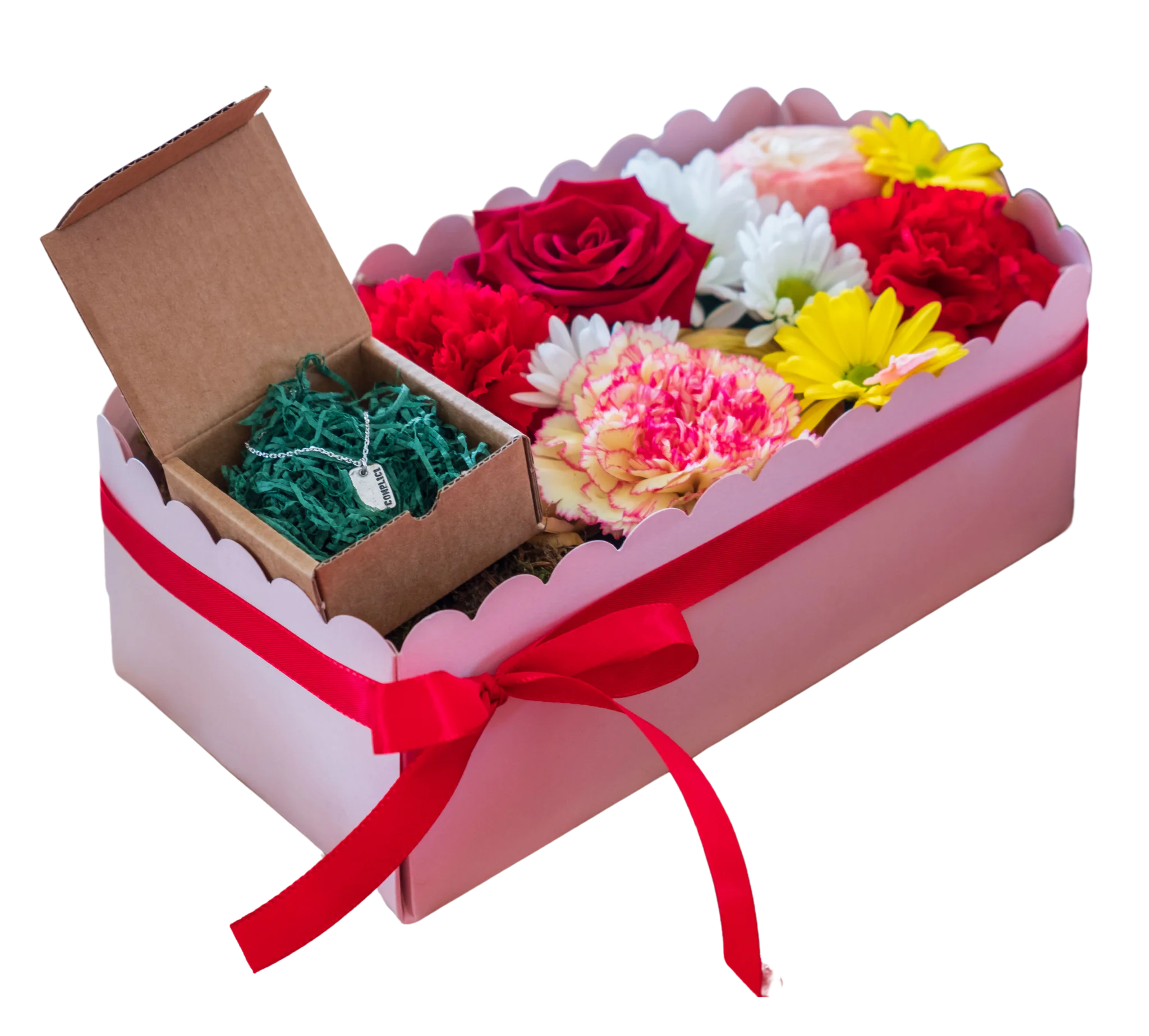 composizione in spugna di fiori freschi e gioiello in argento in scatola rosa con coperchio trasparente